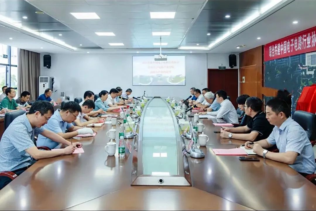 联合共建中国电子电路行业协会吉安电子电路产业学院战略合作签约仪式在吉安职业技术学院举行