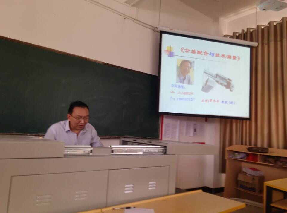 南昌大学科学技术学院罗冬平教授到我院参观指导